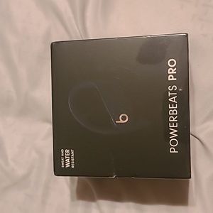BNIB powerbeats pro